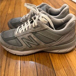 Women’s 9.5 New Balanvce 990 V5